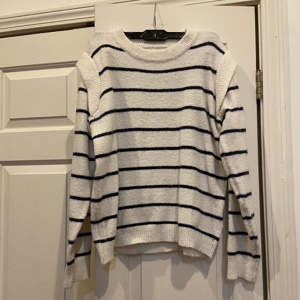 Shoulder padded Sweater